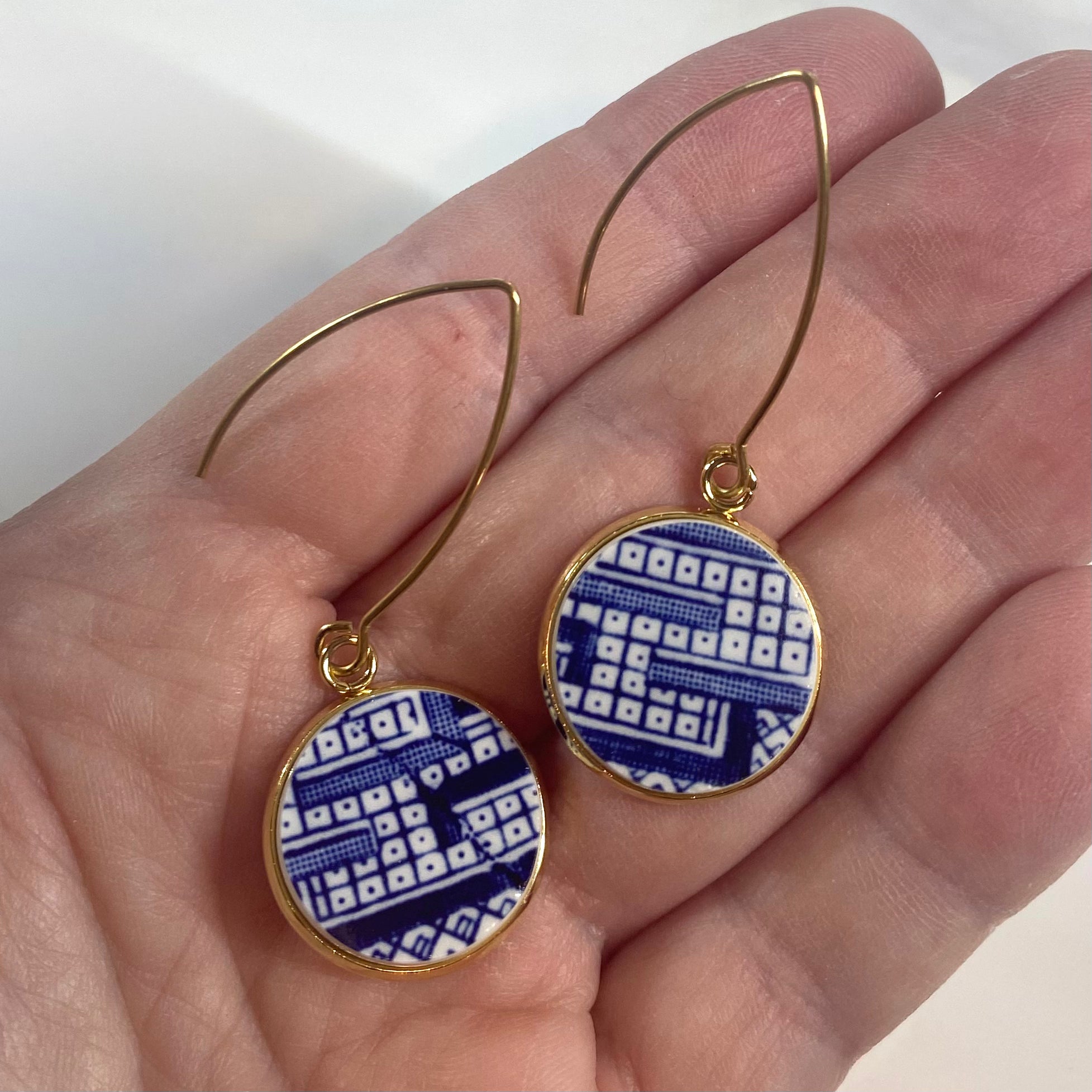1960’s Blue Willow Dangly Earrings YM