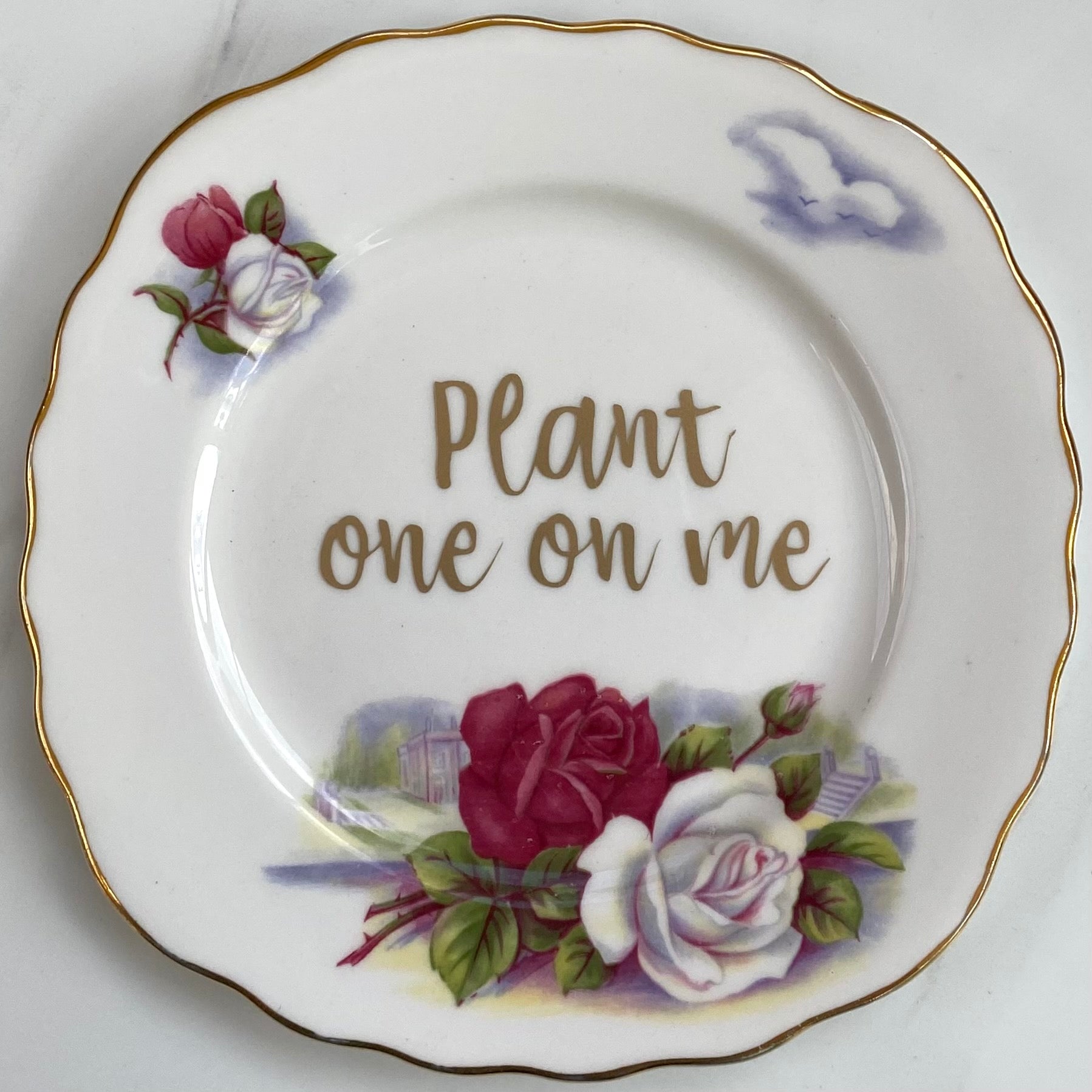 ‘Plant one on me’ quote on plate