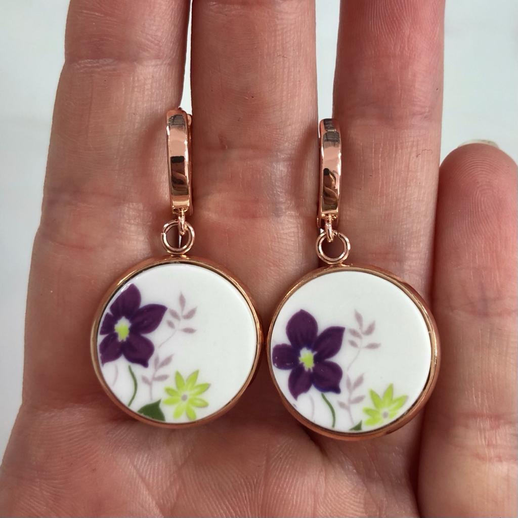 40% off! 1950’s Queen Anne Dangle Earrings Huggies Rose Gold