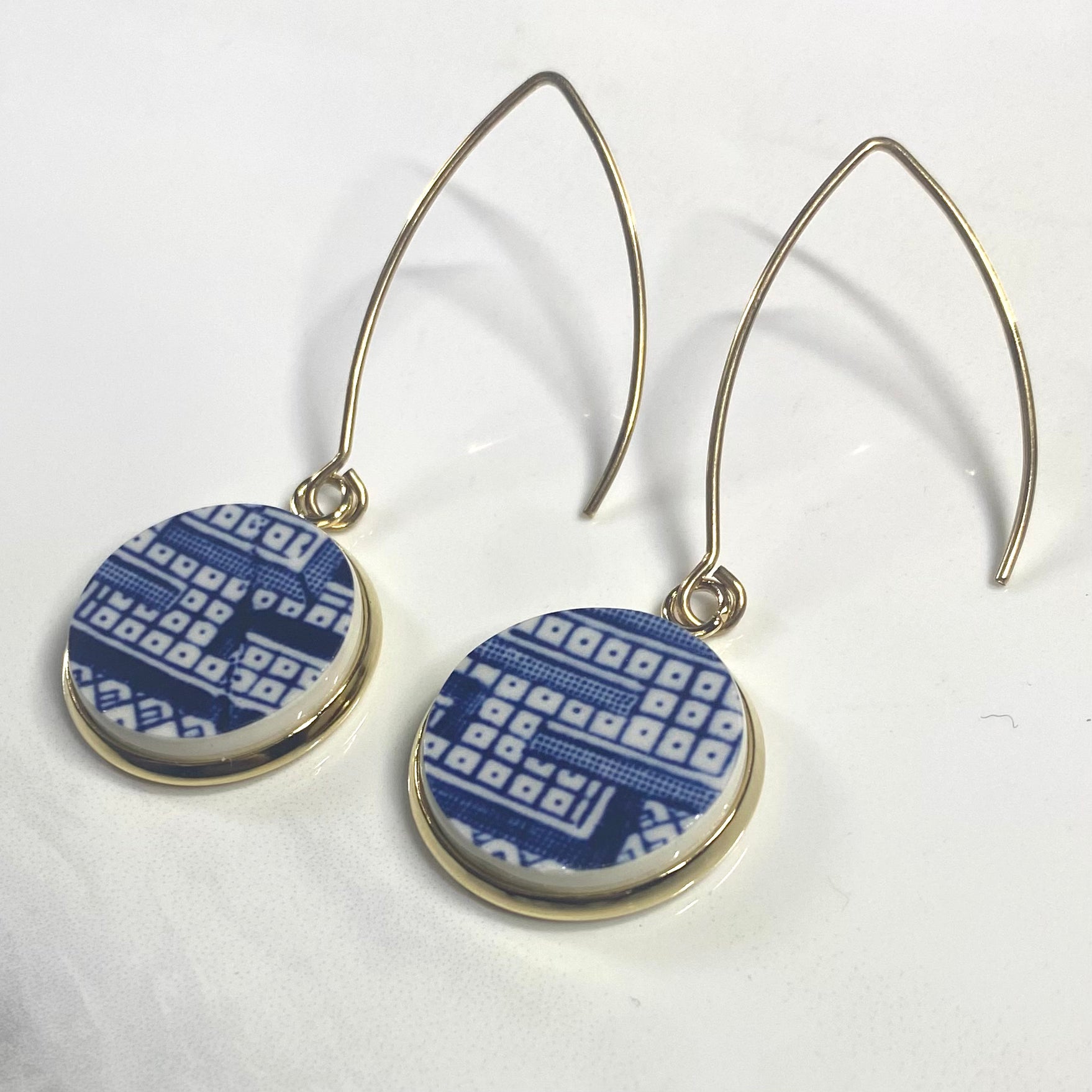 1960’s Blue Willow Dangly Earrings YM