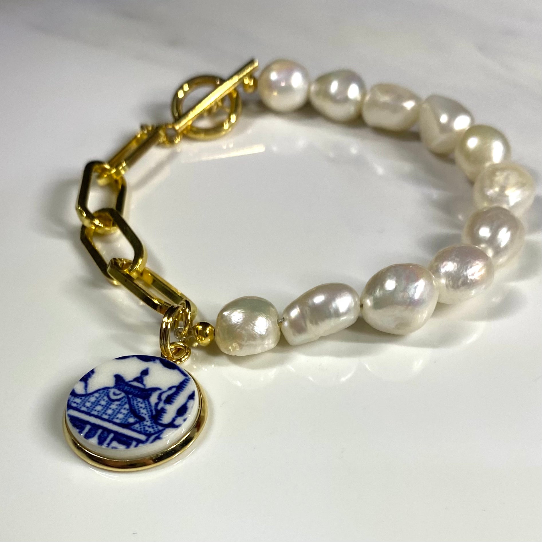 1960’s Churchill Blue Willow Pearl Bracelet