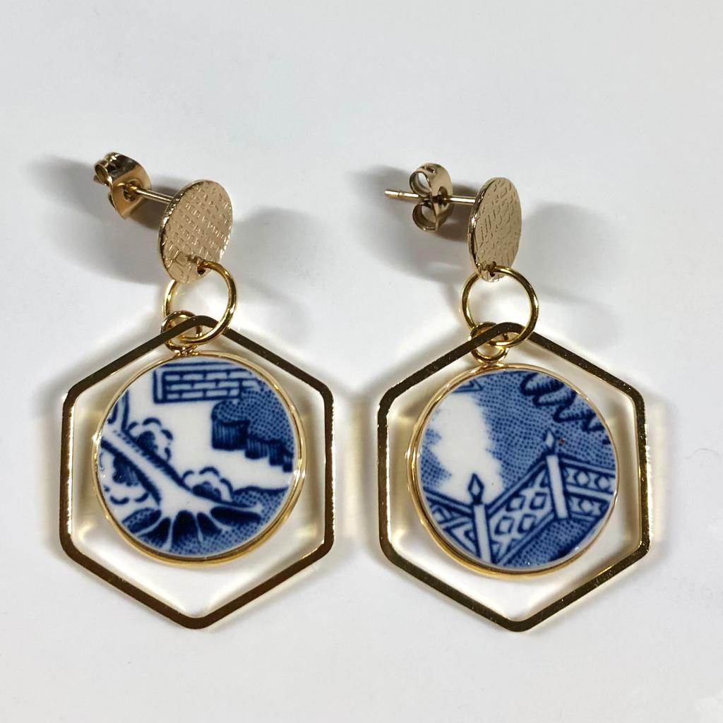 40% off! 1960’s Churchill Blue Willow Stud Dangly Earrings YM