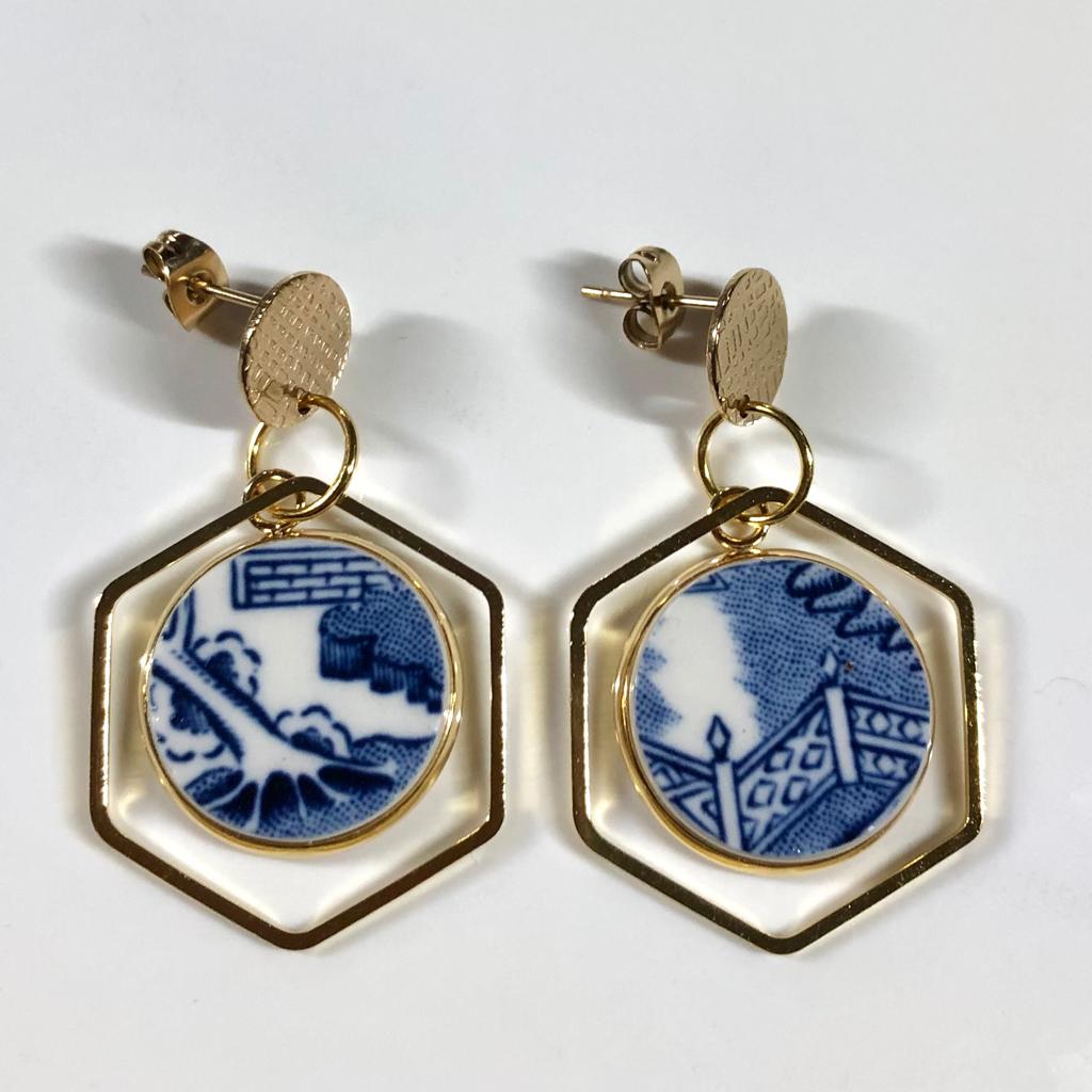 1960’s Churchill Blue Willow Stud Dangly Earrings Yellow Gold