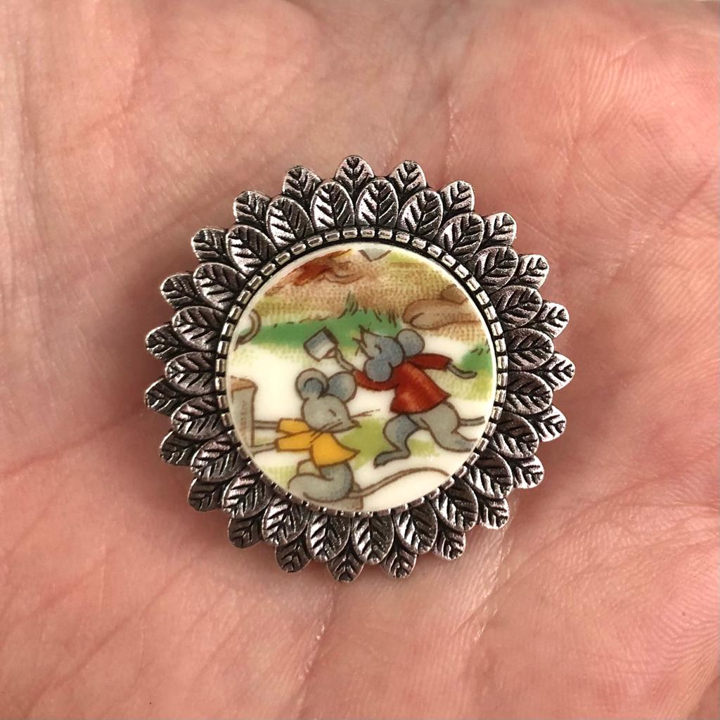 Bunnykins by Royal Doulton Brooch Antique Silver
