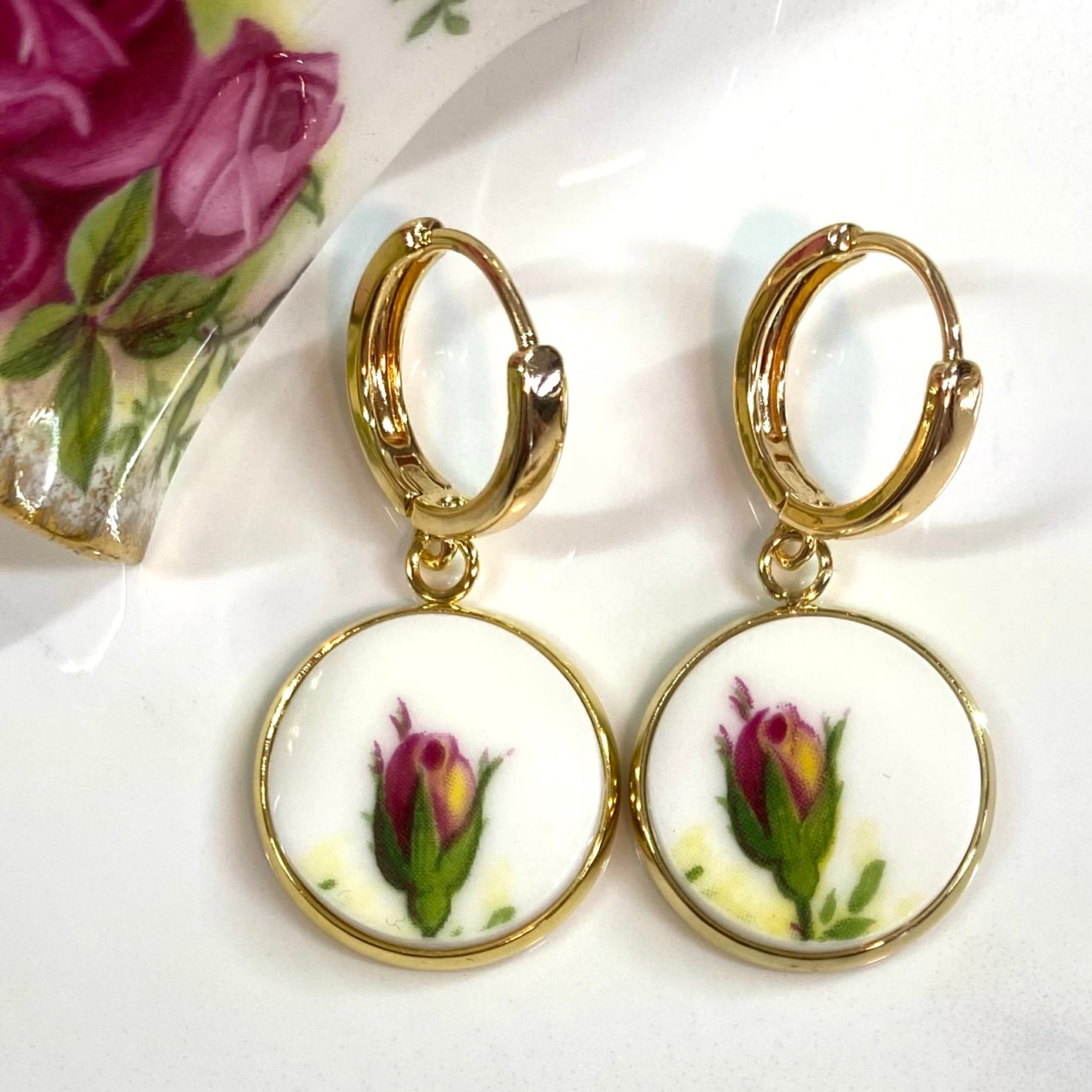 1962 Royal Albert ‘Old Country Roses’ Huggies Leverback Dangling Earrings YG