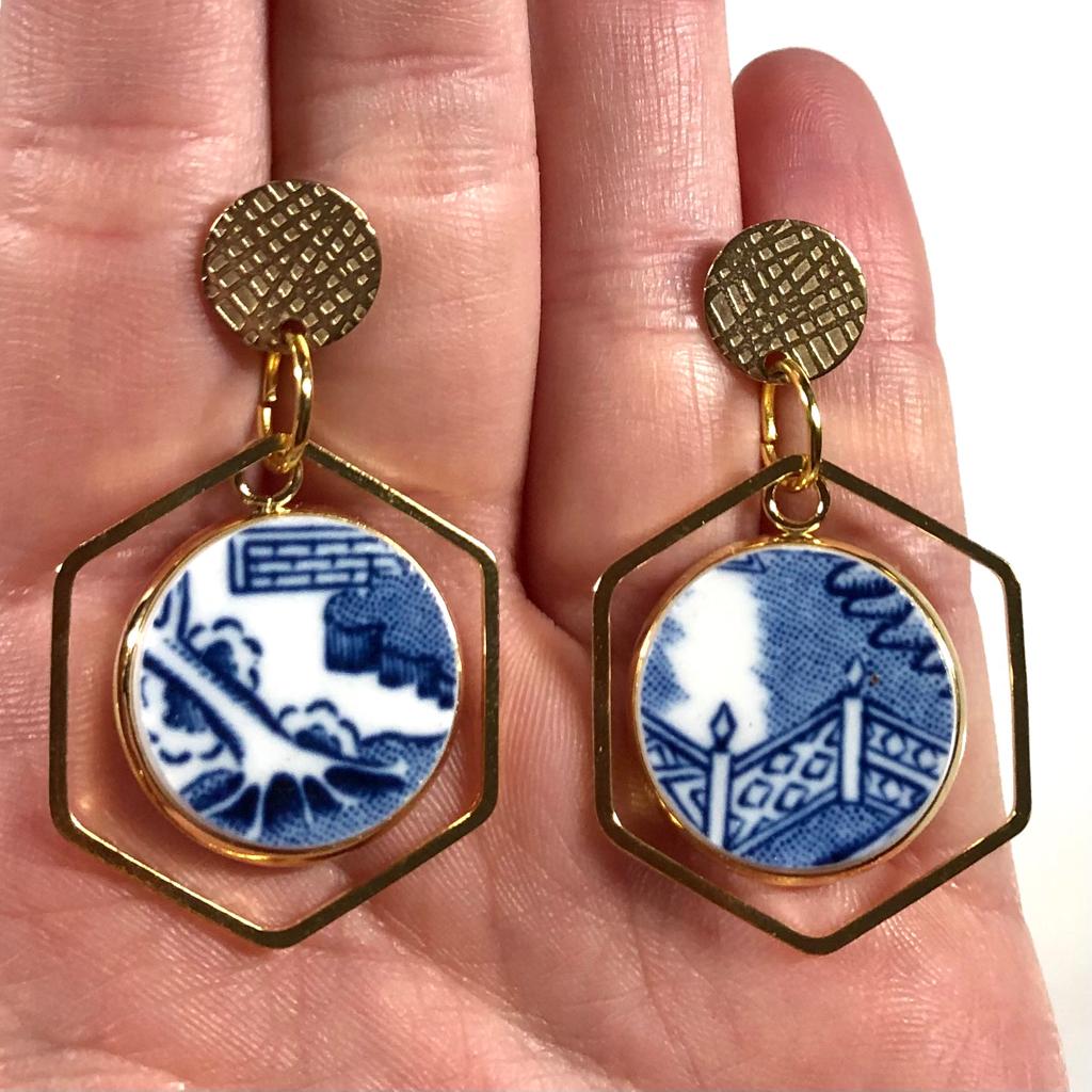 40% off! 1960’s Churchill Blue Willow Stud Dangly Earrings YM