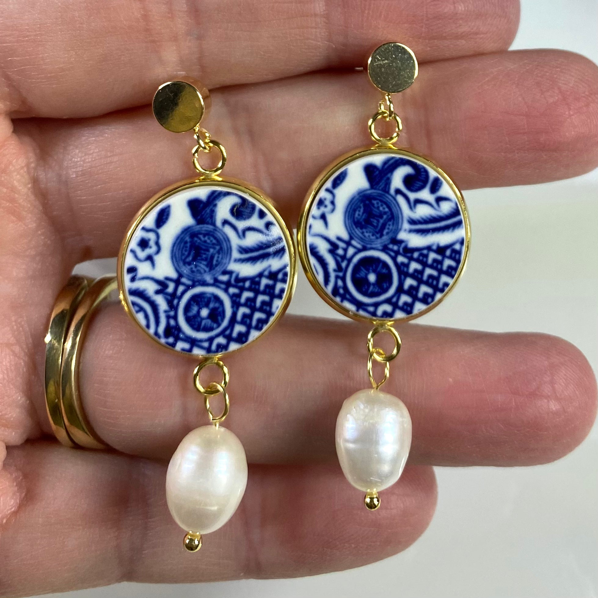 40% off. 1960’s Churchill Blue Willow Stud Dangly Pearl Earrings