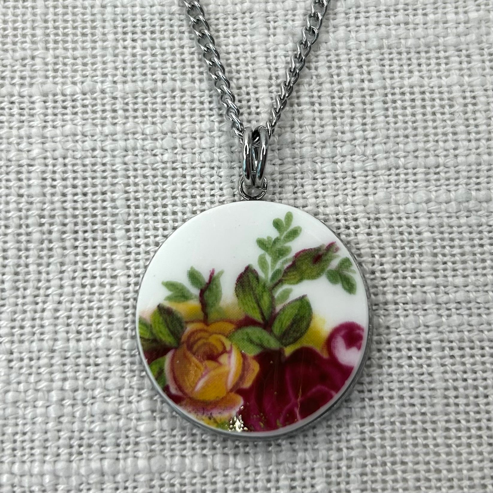 1962 Royal Albert ‘Old Country Roses’ Pendant Necklace S