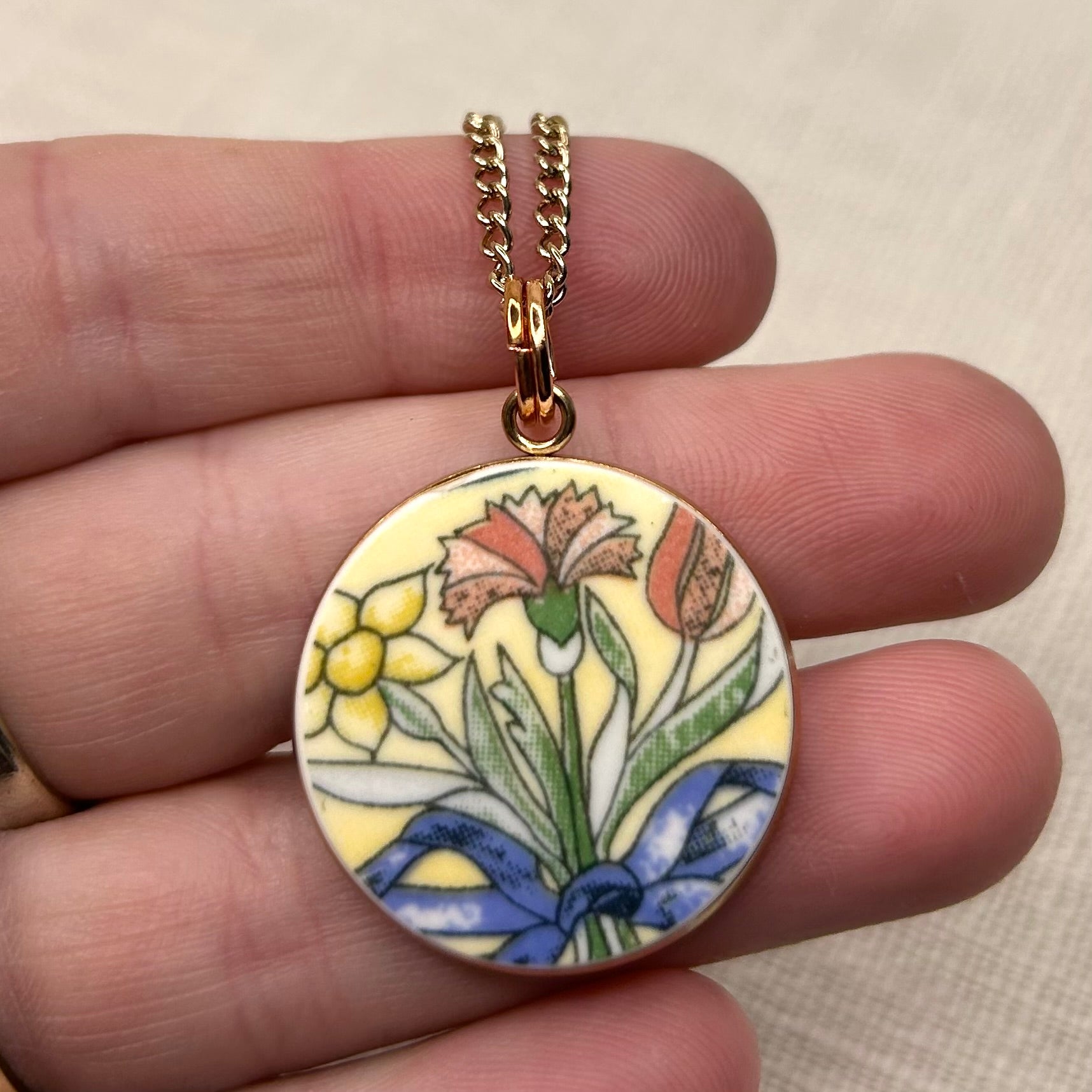 Royal Doulton Pendant Necklace R