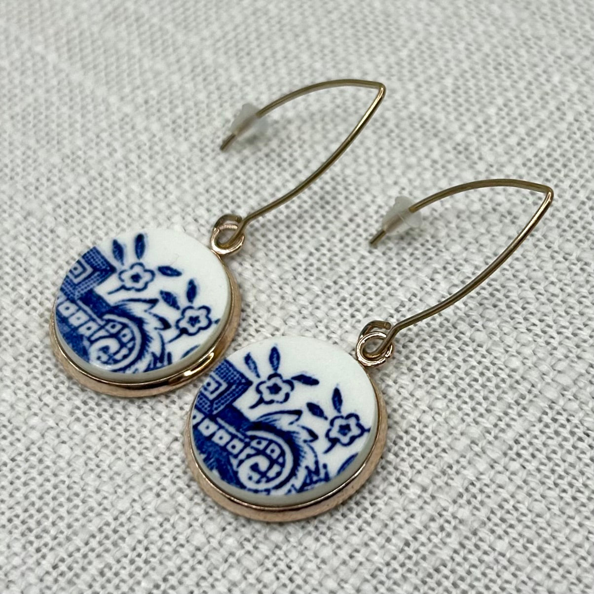 1960’s Churchill Blue Willow Hooks Dangly Earrings R