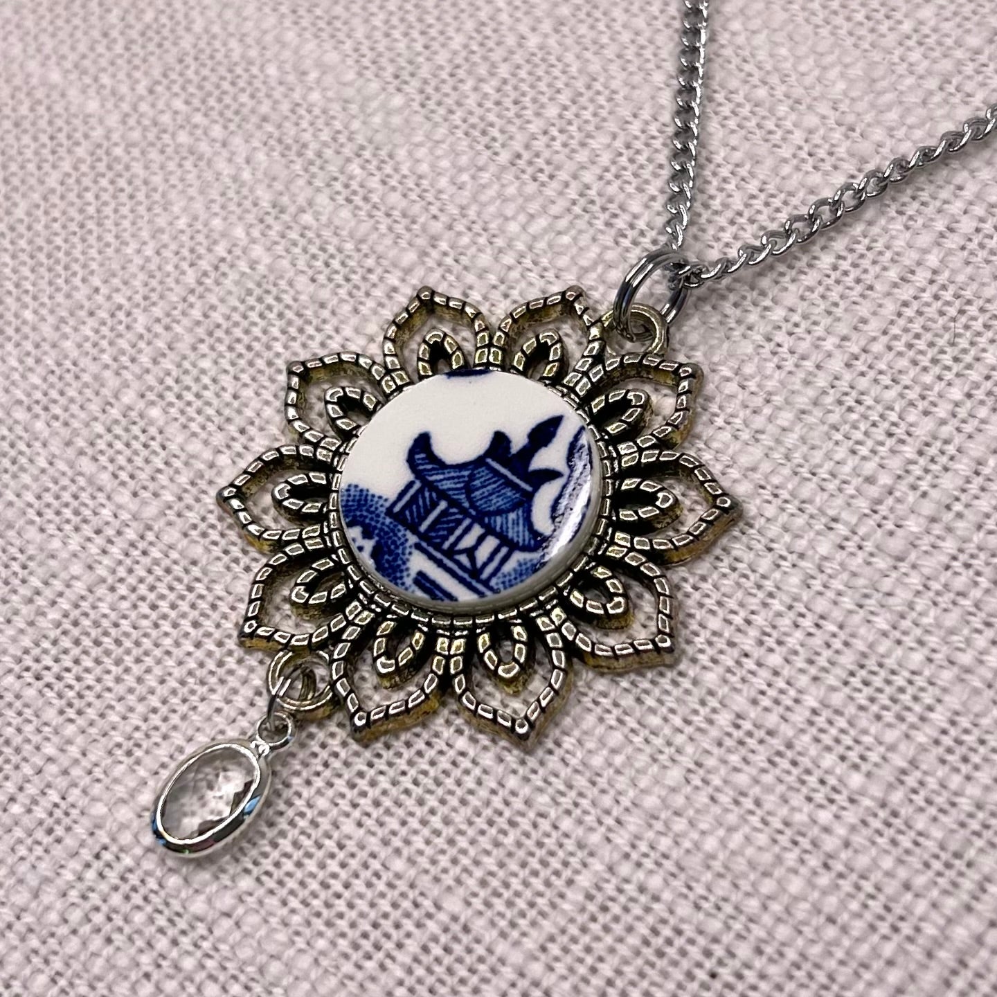 1960/70’s Churchill ‘Blue Willow’ Pendant Necklace