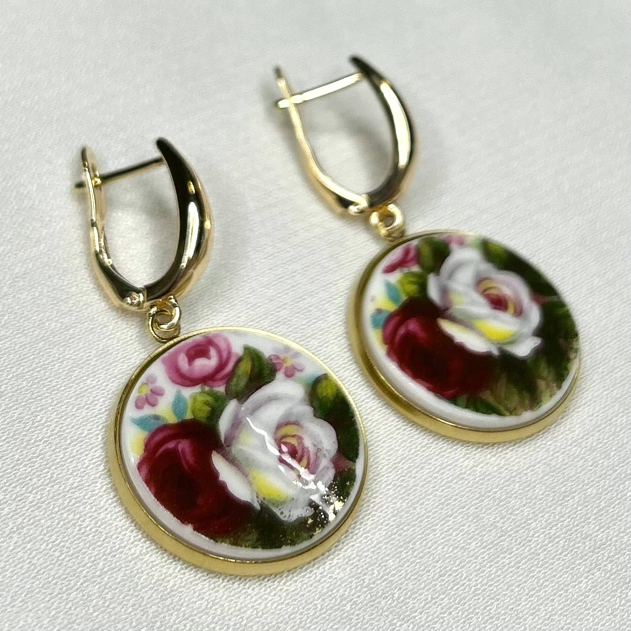 1980’s Royal Albert ‘Celebration’ Leverback Dangly Earrings Y