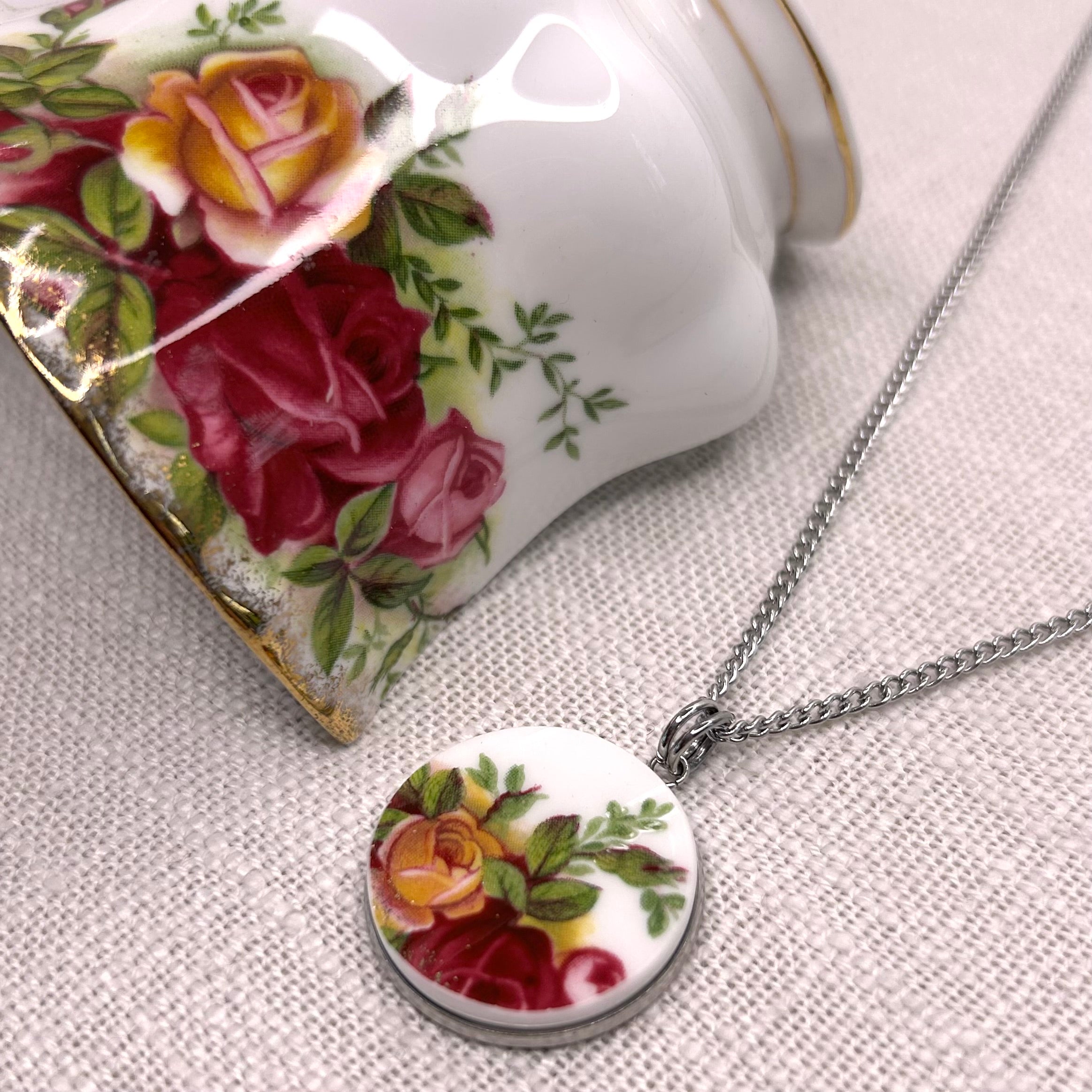 1962 Royal Albert ‘Old Country Roses’ Pendant Necklace S