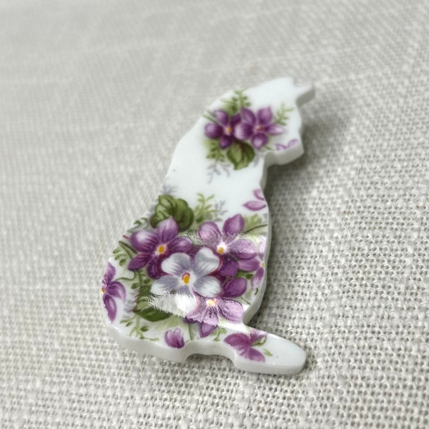 1966 Royal Albert ‘Sweet Violets’ Cat Brooch