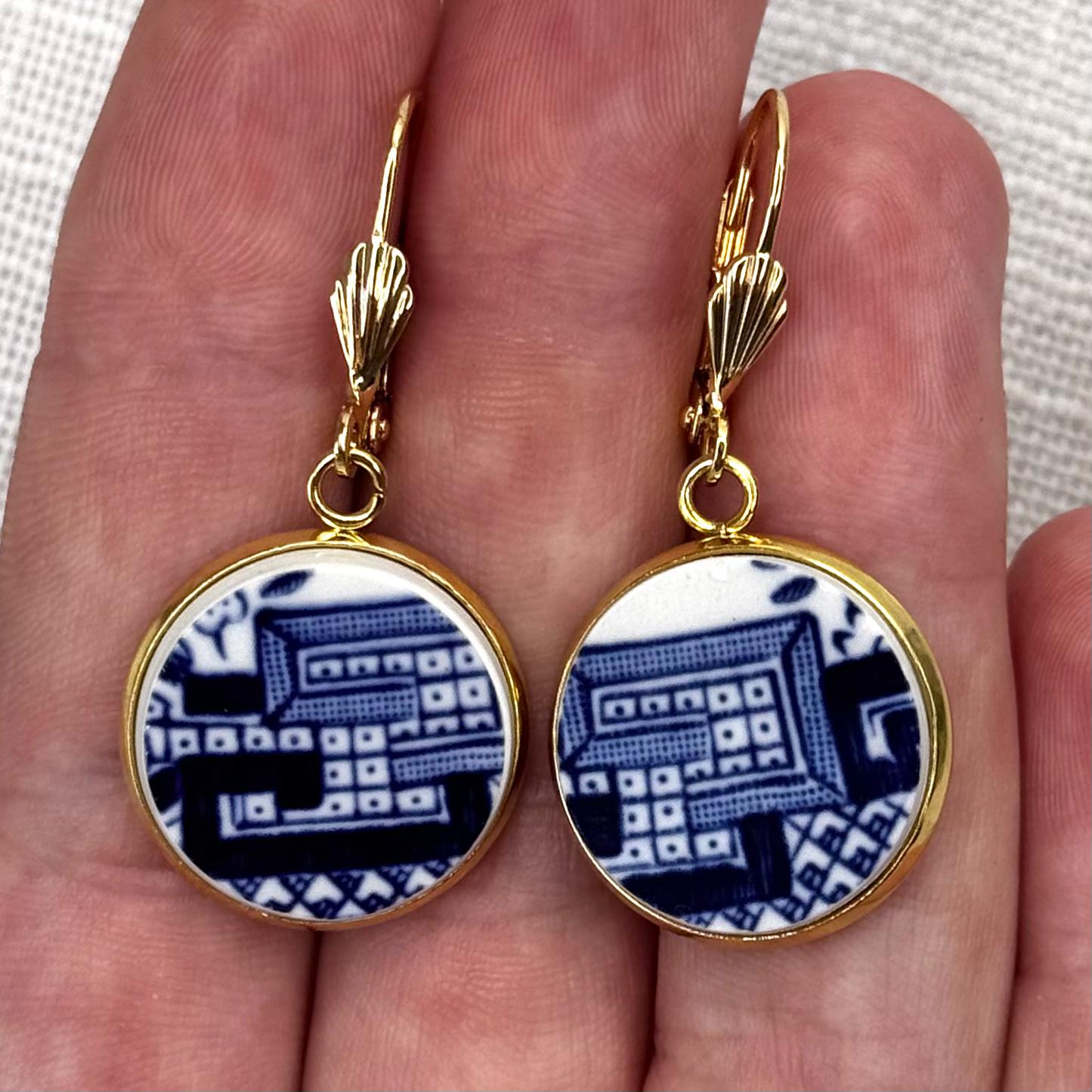 1960’s Churchill ‘Blue Willow’ Leverback Dangly Earrings Y