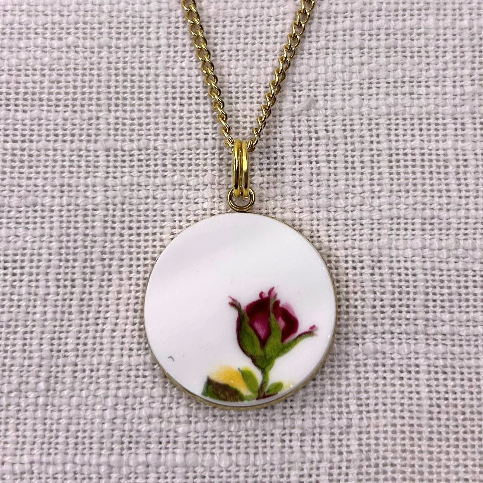 1962 Royal Albert ‘Old Country Roses’ Pendant Necklace Y