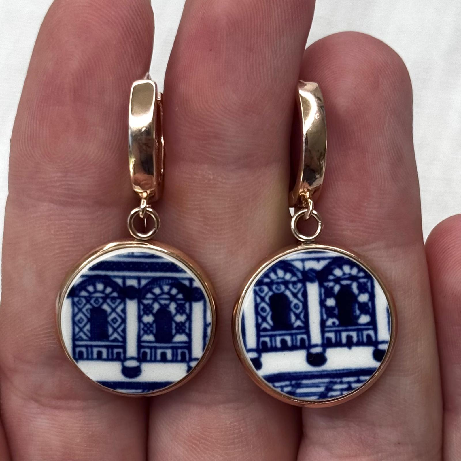 1960’s Churchill ‘Blue Willow’ Huggies Dangly Earrings R