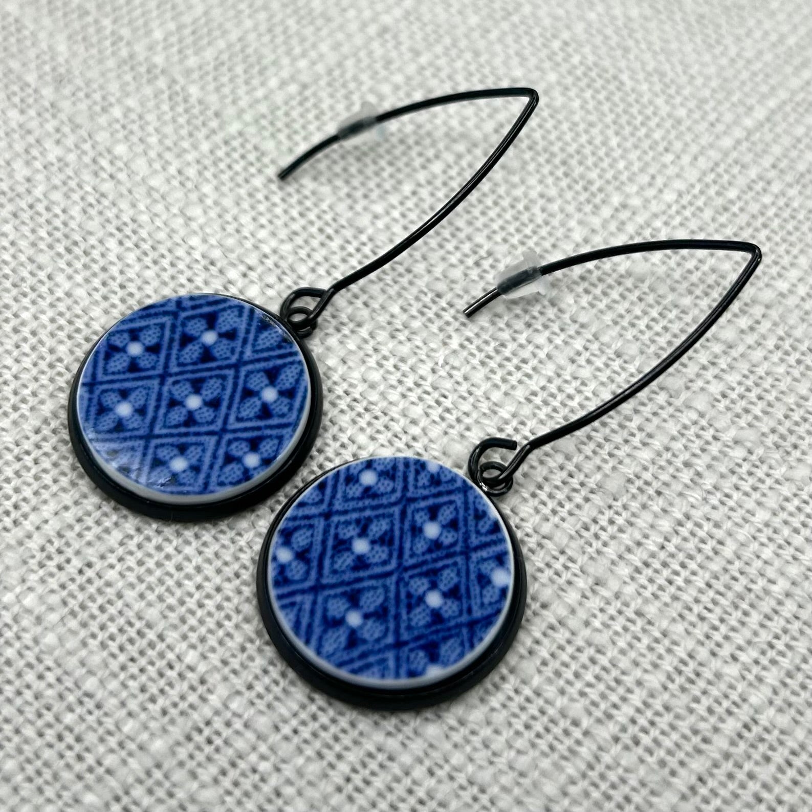 1950’s Wedgwood Hooks Dangly Earrings B