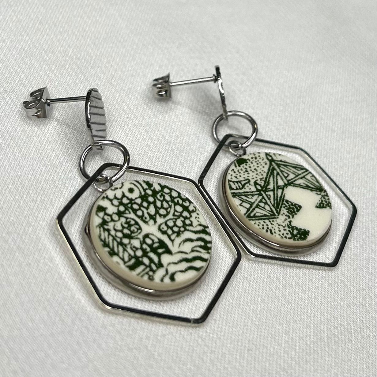 *Green Willow Ware by Royal China Stud Dangly Earrings SM