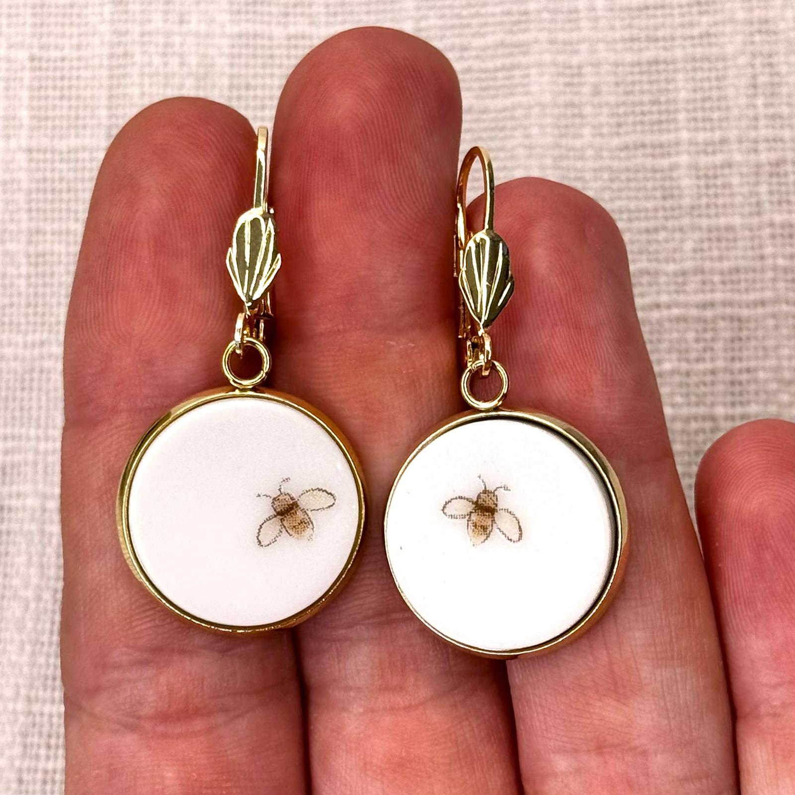 2000’s Bee Leverback Dangly Earrings YM