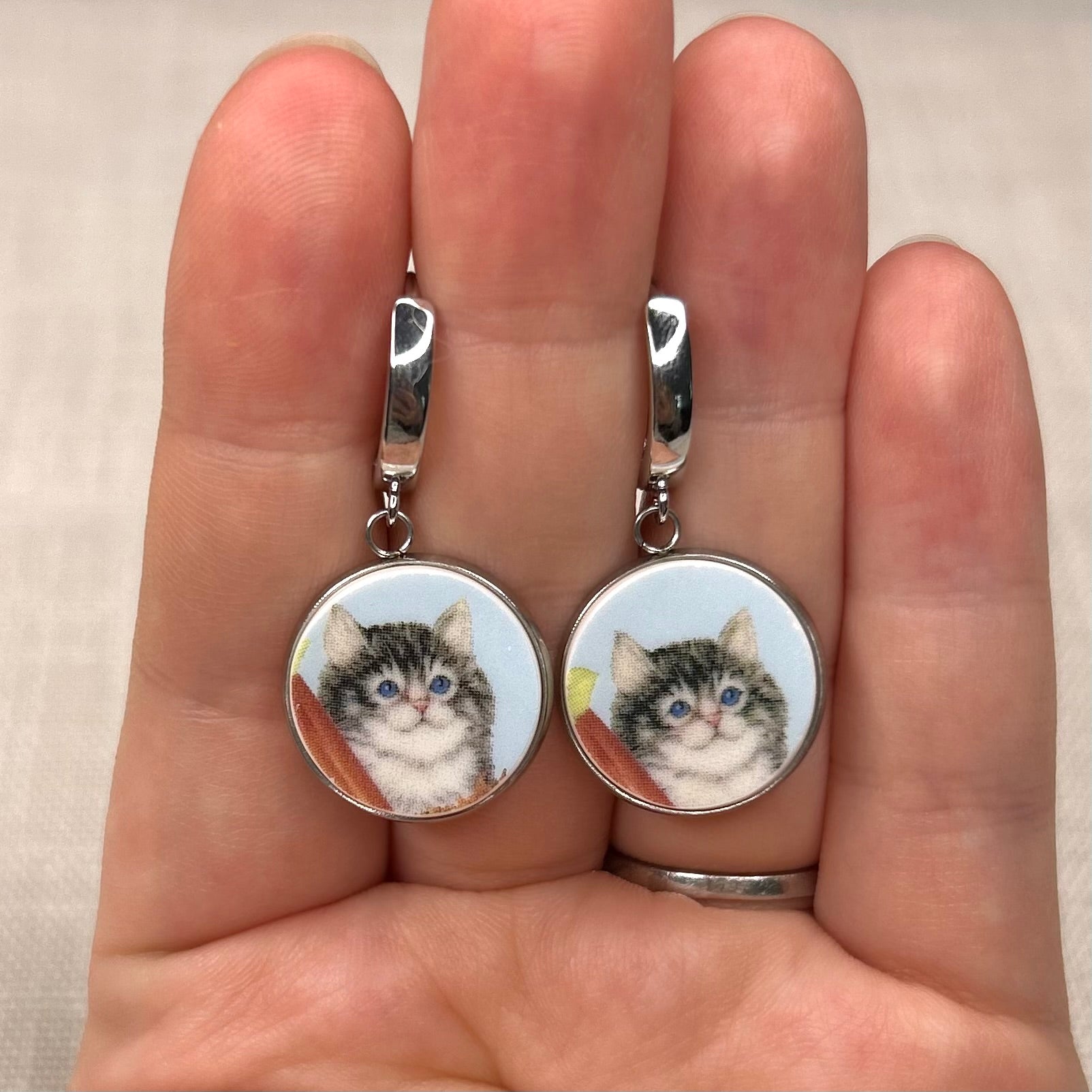 Cat Dangly Huggies Earrings S