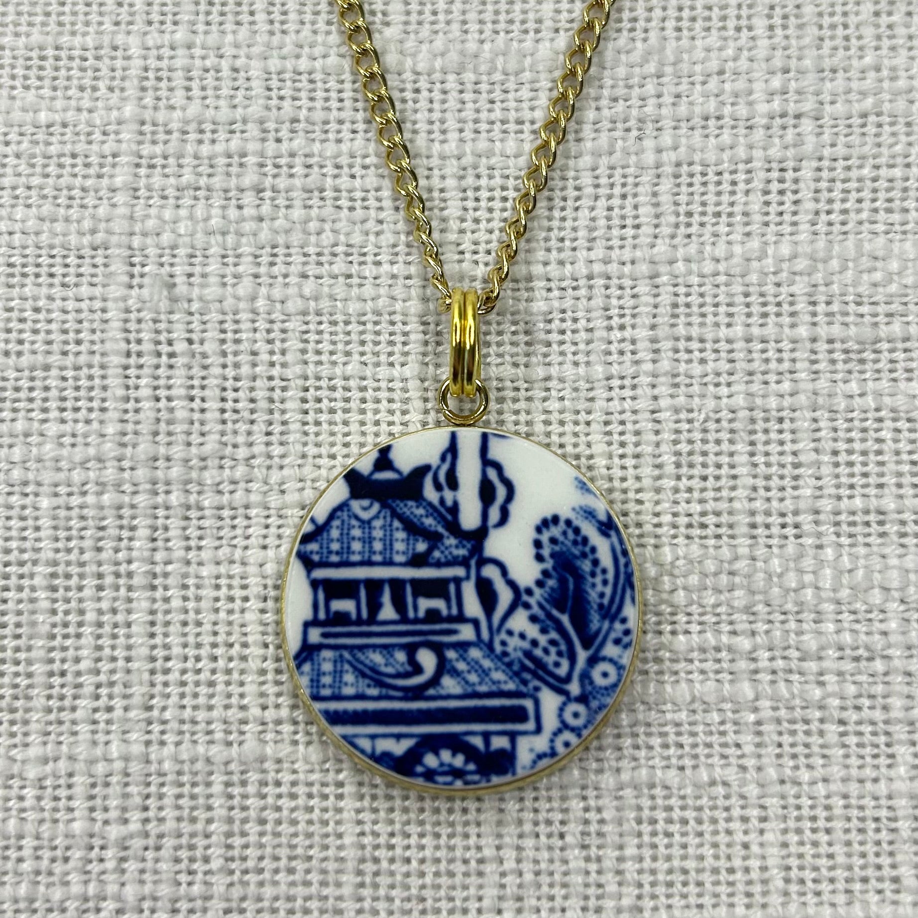 1960’s Churchill ‘Blue Willow’ Pendant Necklace Y