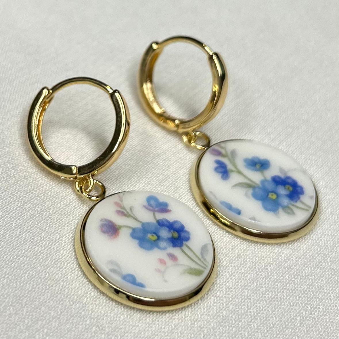 1965 Royal Albert ‘Memory Lane’ Huggies Dangly Earrings Y