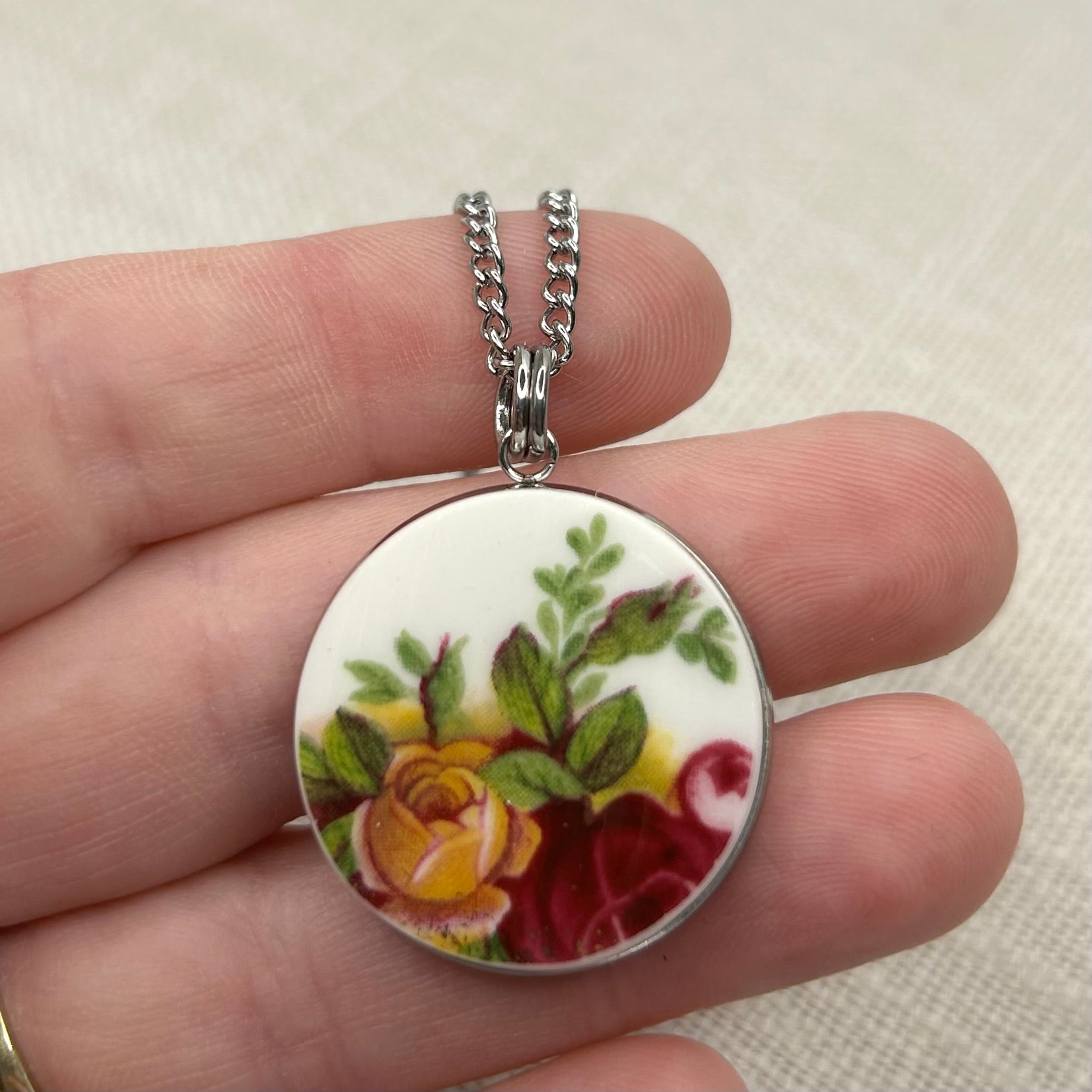 1962 Royal Albert ‘Old Country Roses’ Pendant Necklace S