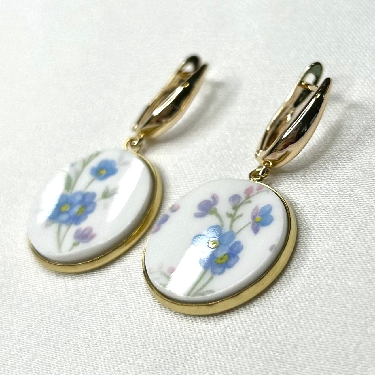 1965 Royal Albert ‘Memory Lane’ Leverback Dangly Earrings Y