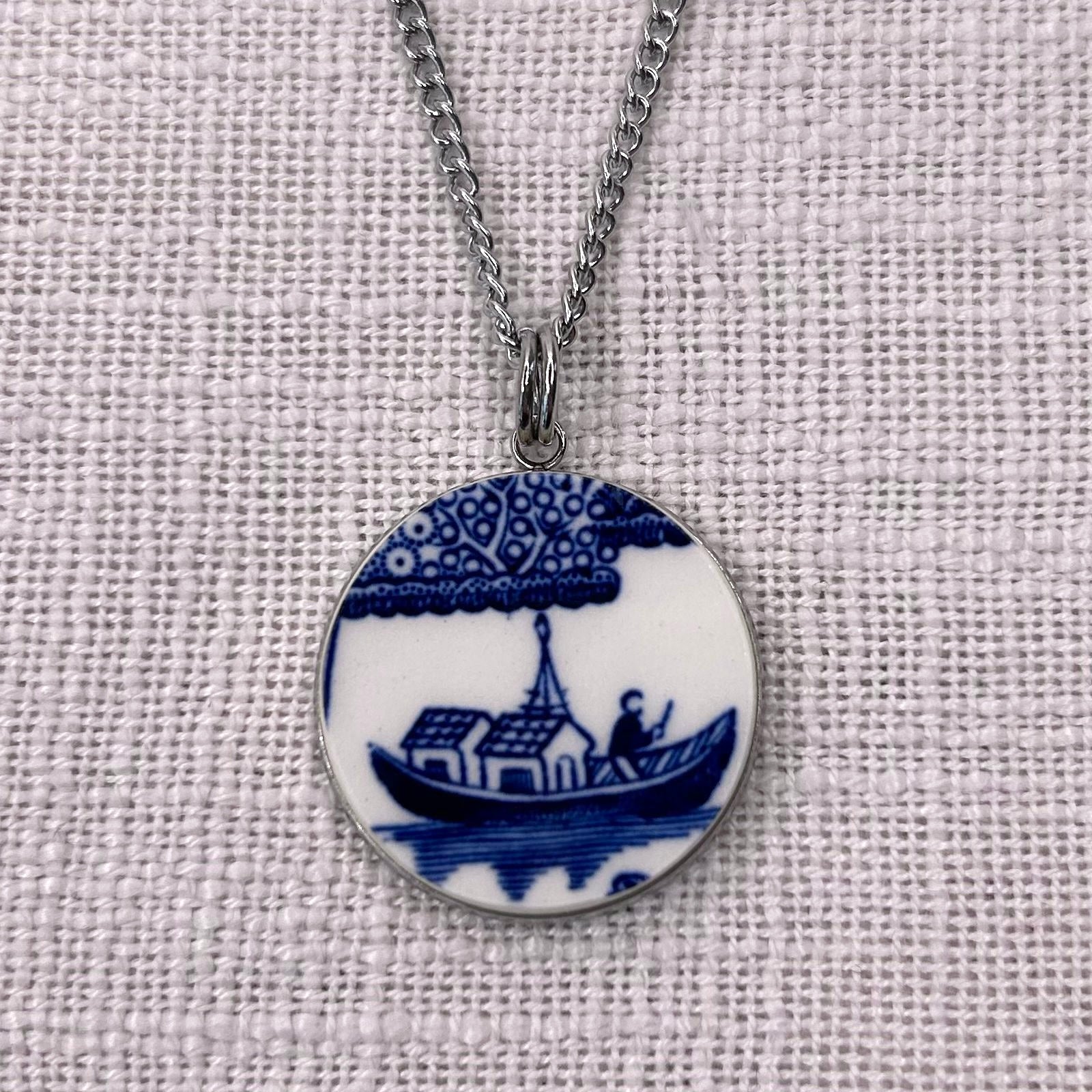 1960’s Churchill ‘Blue Willow’ Pendant Necklace S