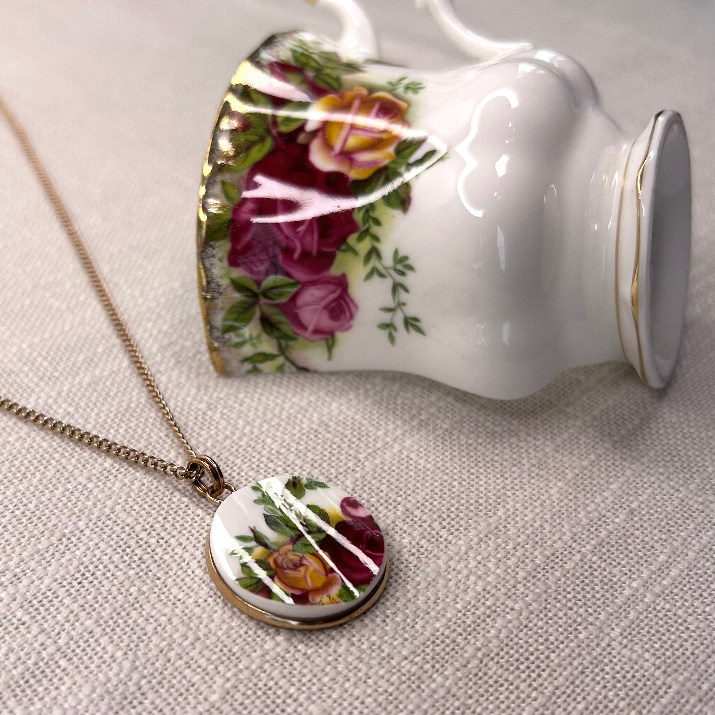 1962 Royal Albert ‘Old Country Roses’ Pendant Necklace R