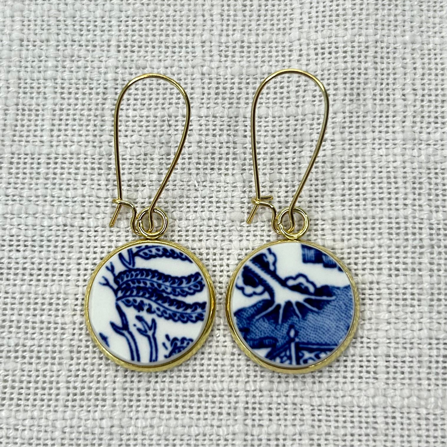 1960’s Churchill ‘Blue Willow’ Kidney Wire Dangly Earrings Y