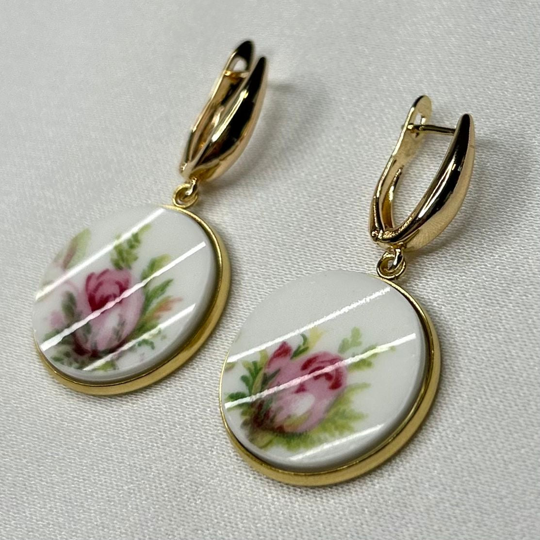 1947 Royal Albert ‘Moss Rose’ Leverback Dangly Earrings Y