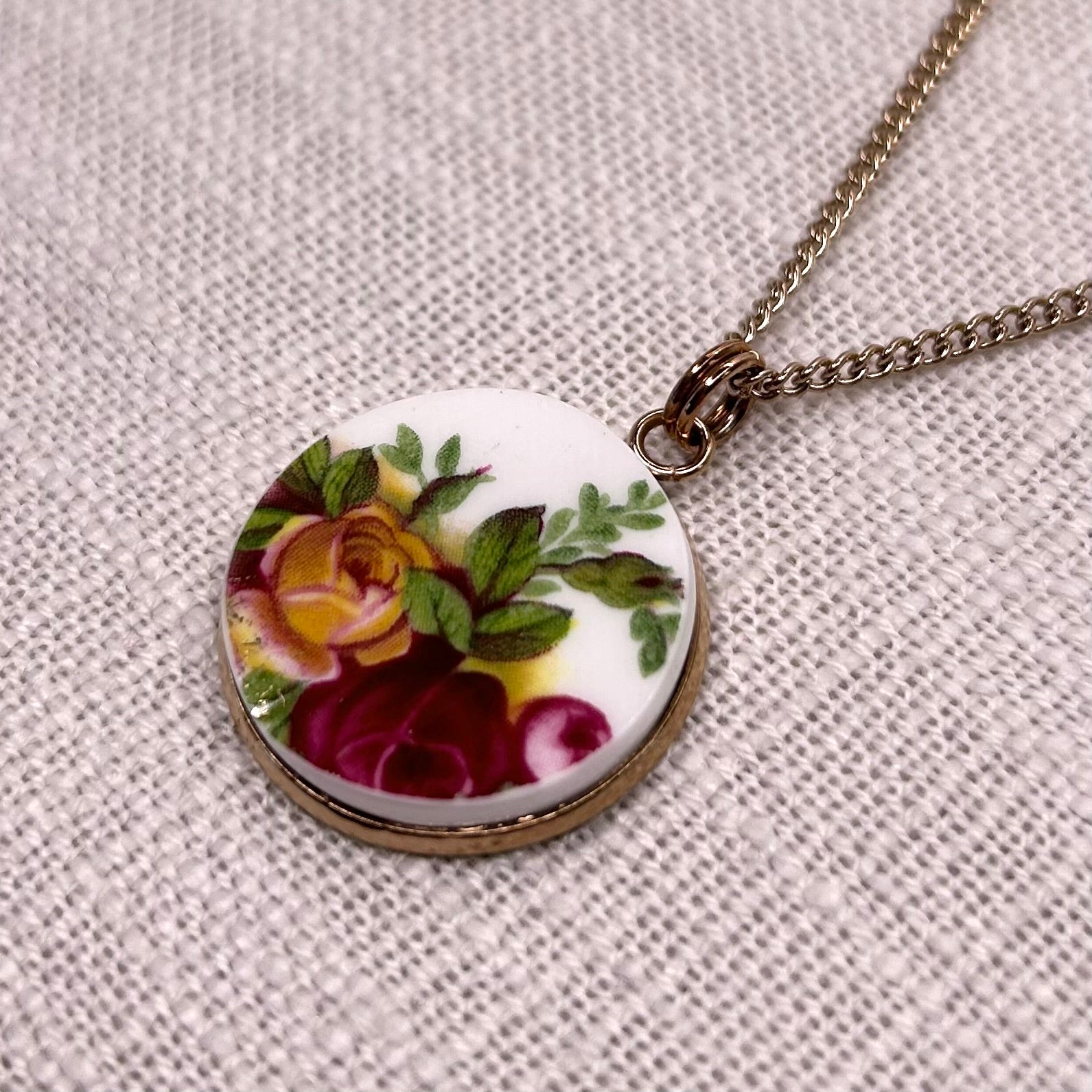 1962 Royal Albert ‘Old Country Roses’ Pendant Necklace R