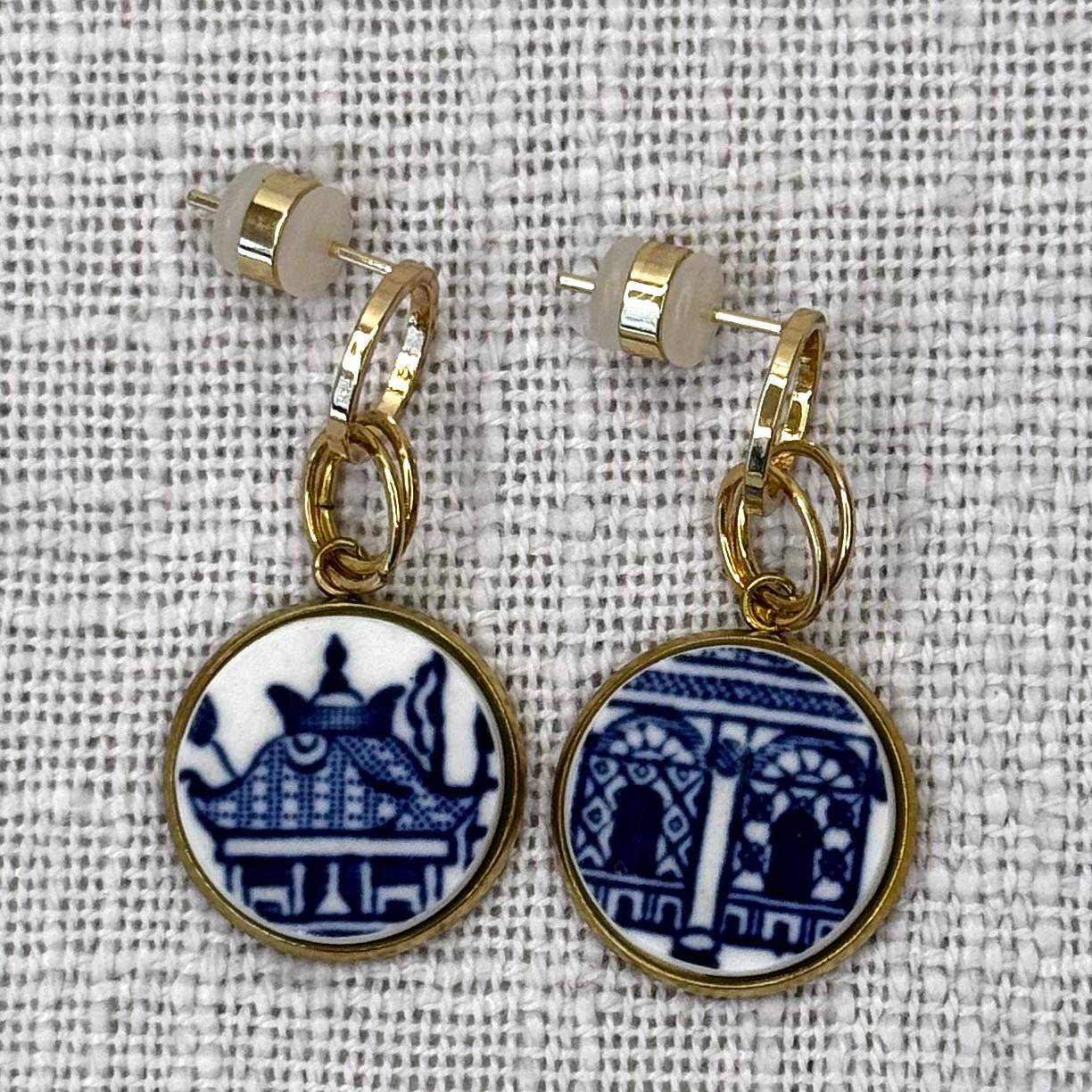 1960’s Churchill ‘Blue Willow’ Stud Dangly Earrings Y