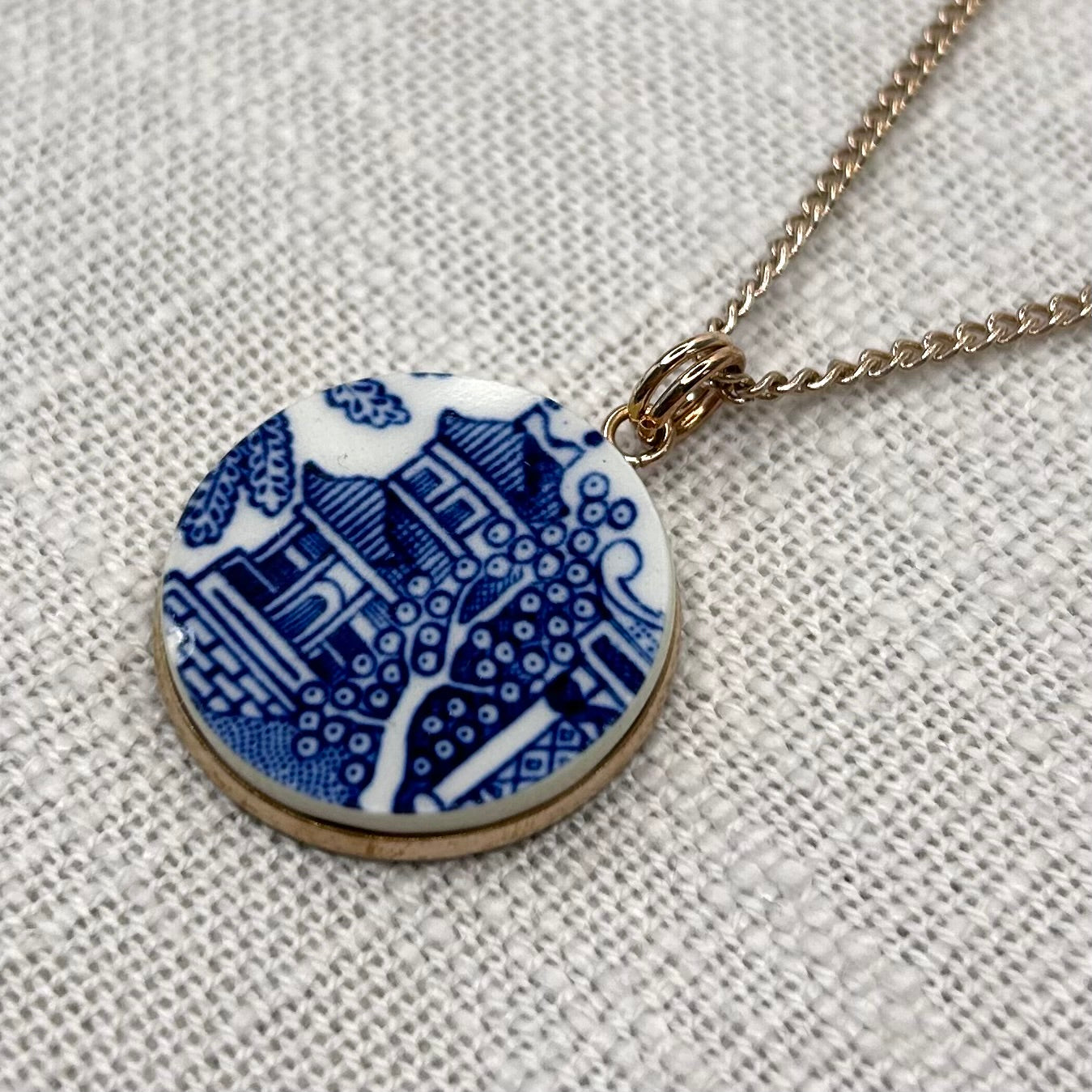 1960’s Churchill ‘Blue Willow’ Pendant Necklace R
