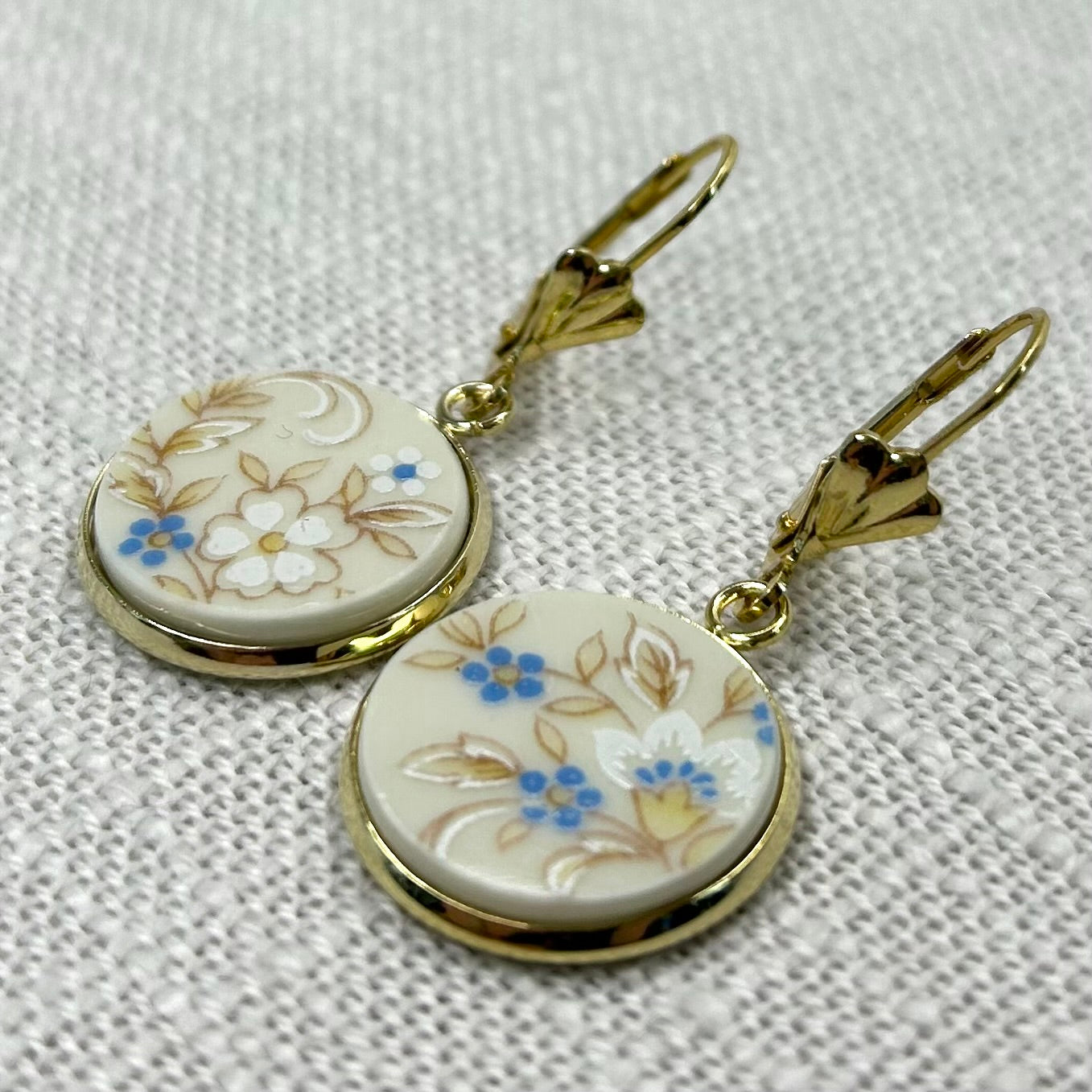 1990’s Japanese Leverback Dangly Earrings Y