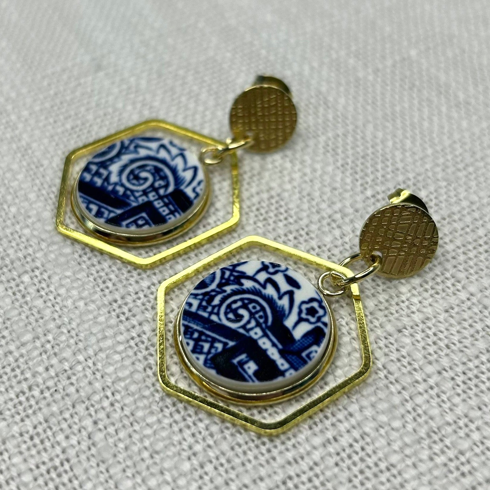 1960/70’s Churchill ‘Blue Willow’ Stud Dangly Earrings Y