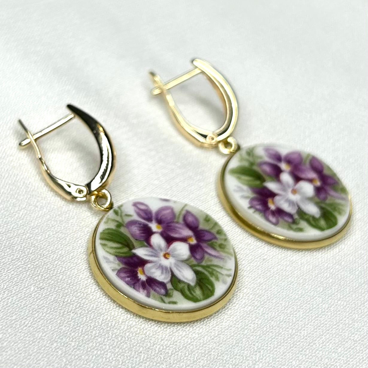 1966 Royal Albert ‘Sweet Violets’ Leverback Dangly Earrings Y