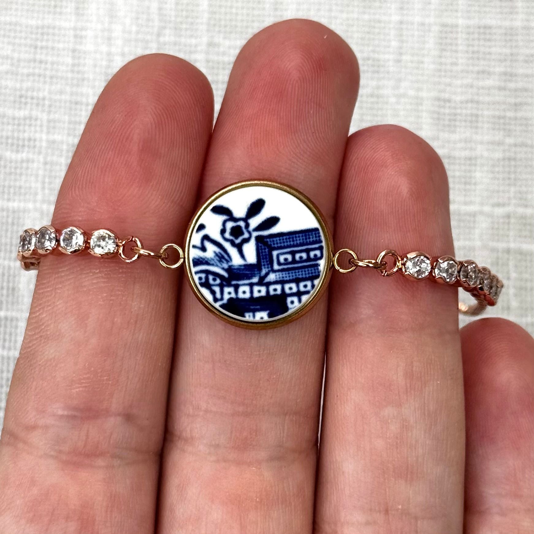 1960’s Churchill ‘Blue Willow’ Adjustable Bracelet R