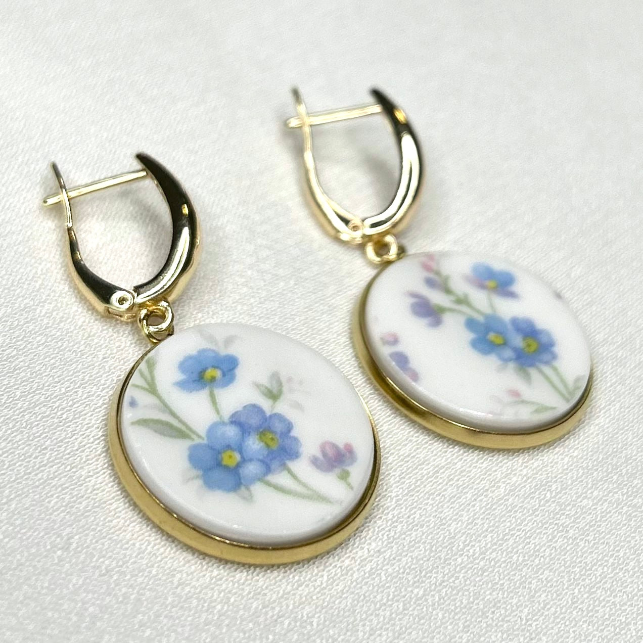 1965 Royal Albert ‘Memory Lane’ Leverback Dangly Earrings Y