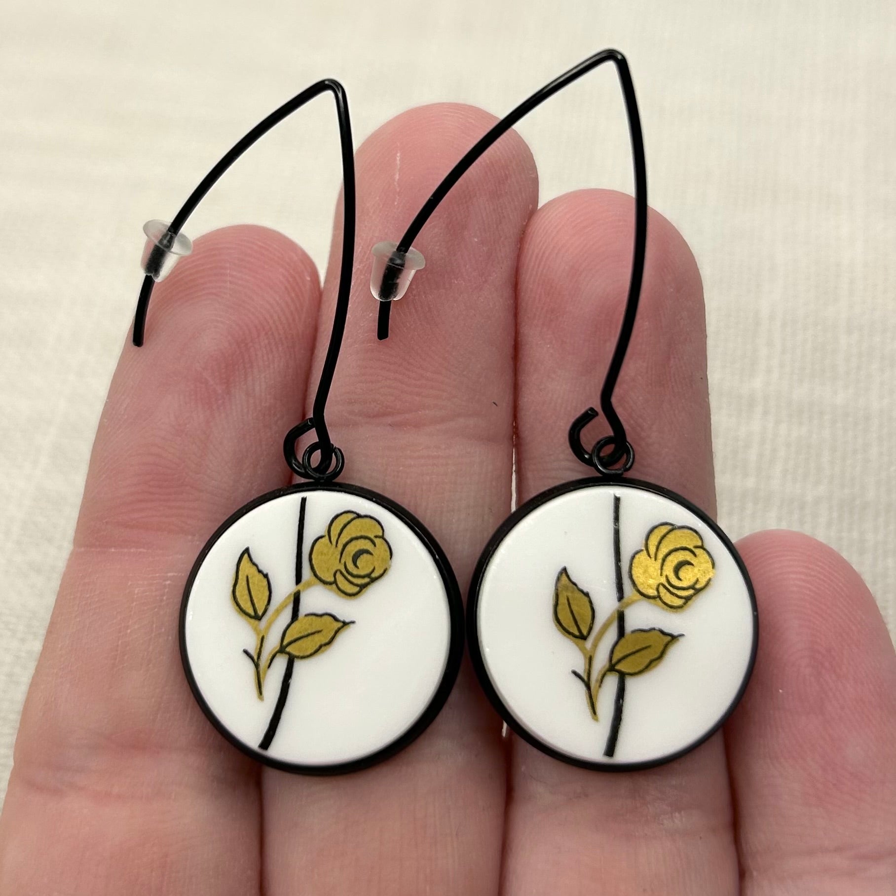 1960’s Elizabethan China Hooks Dangly Earrings B