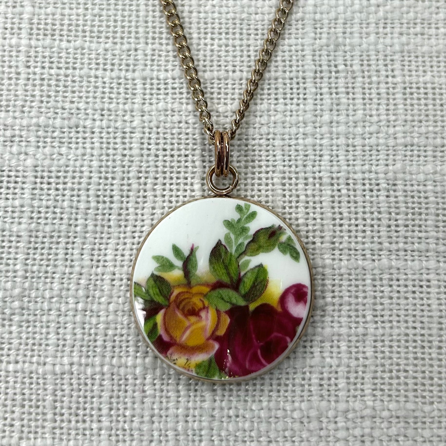 1962 Royal Albert ‘Old Country Roses’ Pendant Necklace R