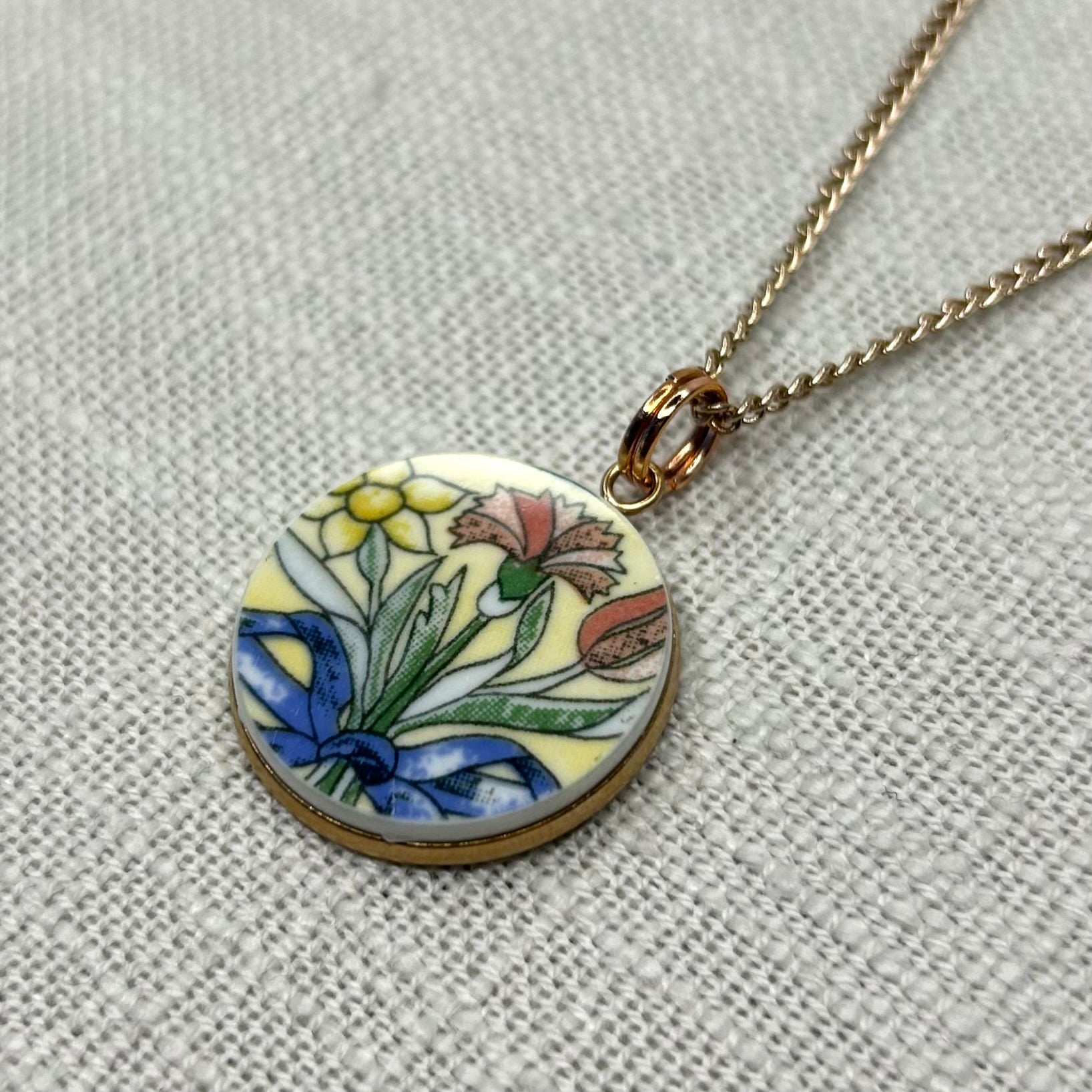 Royal Doulton Pendant Necklace R