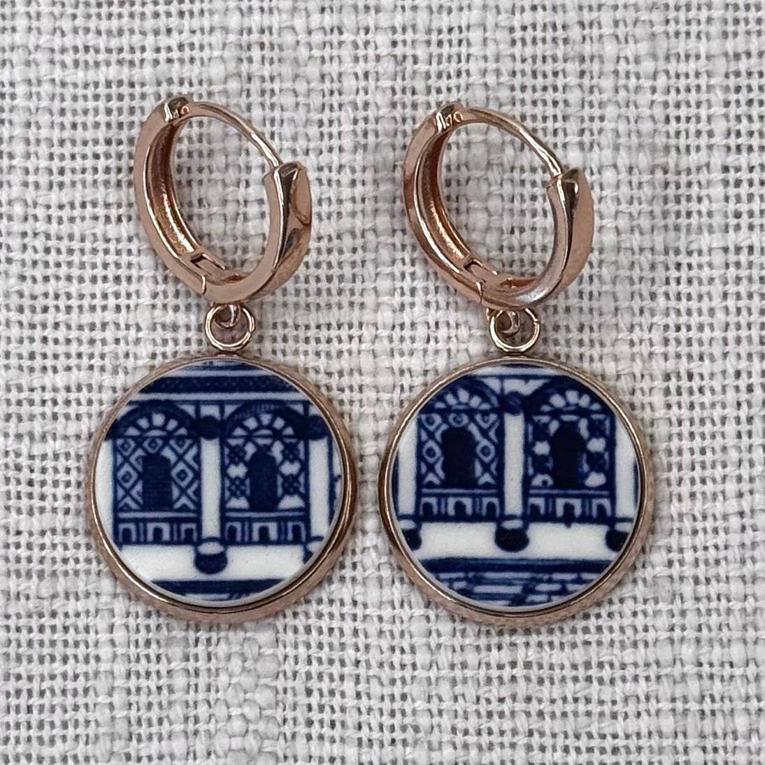 1960’s Churchill ‘Blue Willow’ Huggies Dangly Earrings R