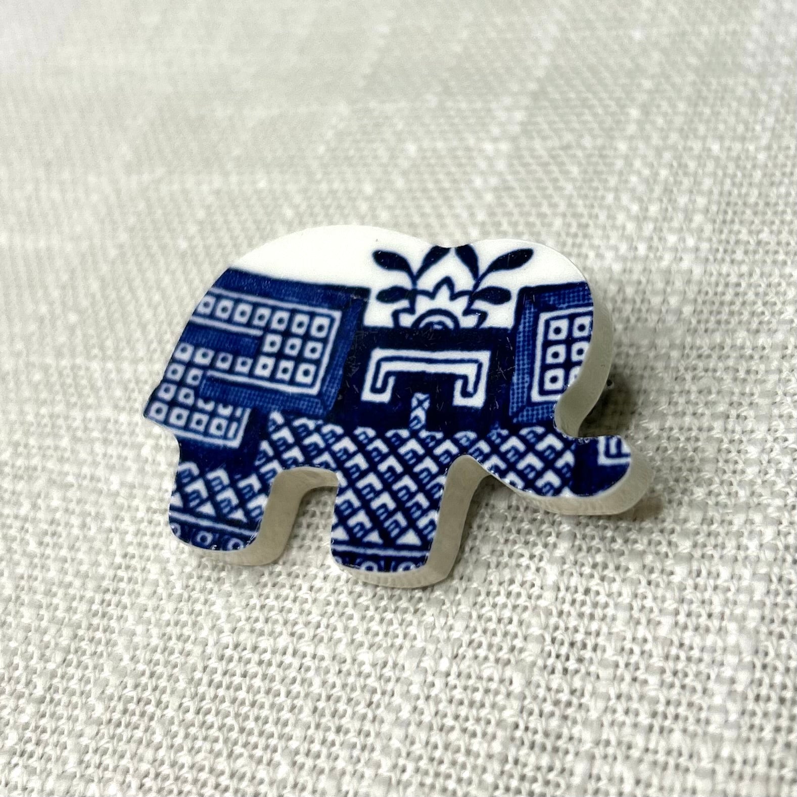 *1960’s Churchill ‘Blue Willow’ Elephant Brooch M