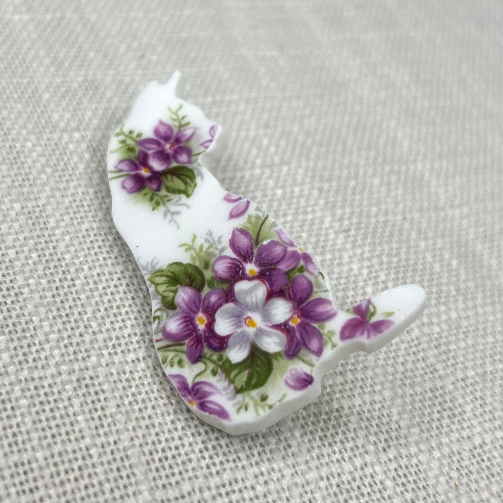 1966 Royal Albert ‘Sweet Violets’ Cat Brooch