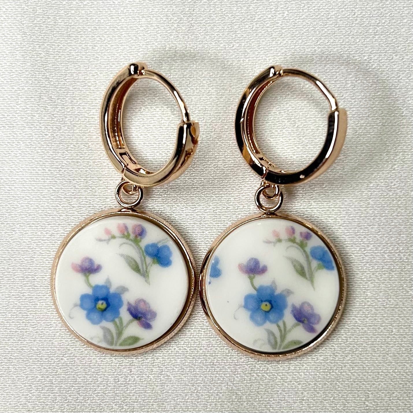 1965 Royal Albert ‘Memory Lane’ Huggies Dangly Earrings R