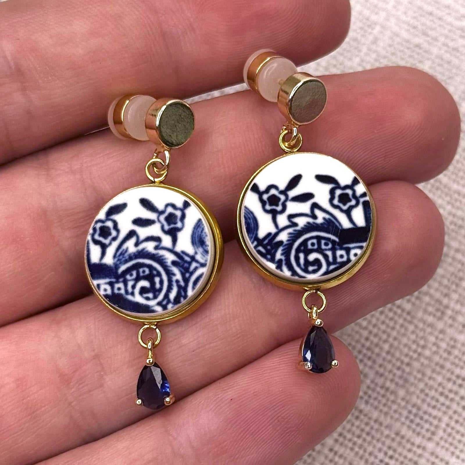 1960-70’s Churchill ‘Blue Willow’ Stud Dangly Earrings YG Blue Charm M