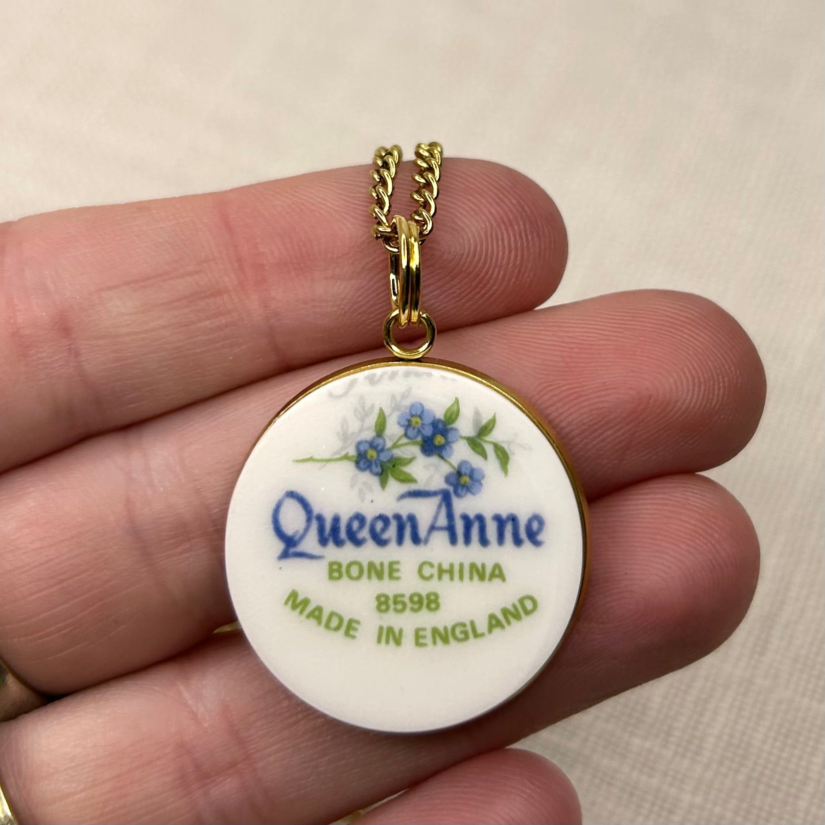 1950’s Queen Anne Backstamp Pendant Necklace Y